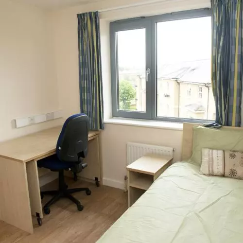 Castle Mill 2-bed flat bedroom