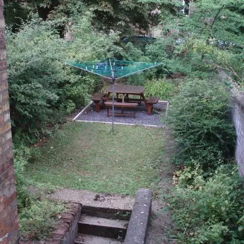 147 Walton Street garden